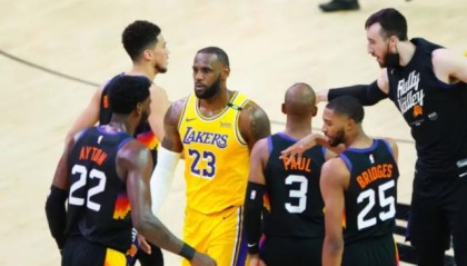 开云中国官网-季后赛生死战来临 詹姆斯能否再演“死亡之瞳”？