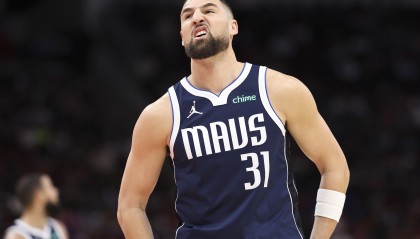 kaiyun-手感冰凉！克莱出战22分钟8中1仅得5分2板2助 三分6中1