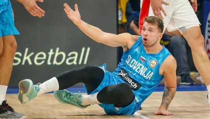 kaiyun-彻底杀疯了！23分钟爆砍43+2+1+4！他风头盖过卢卡约基奇